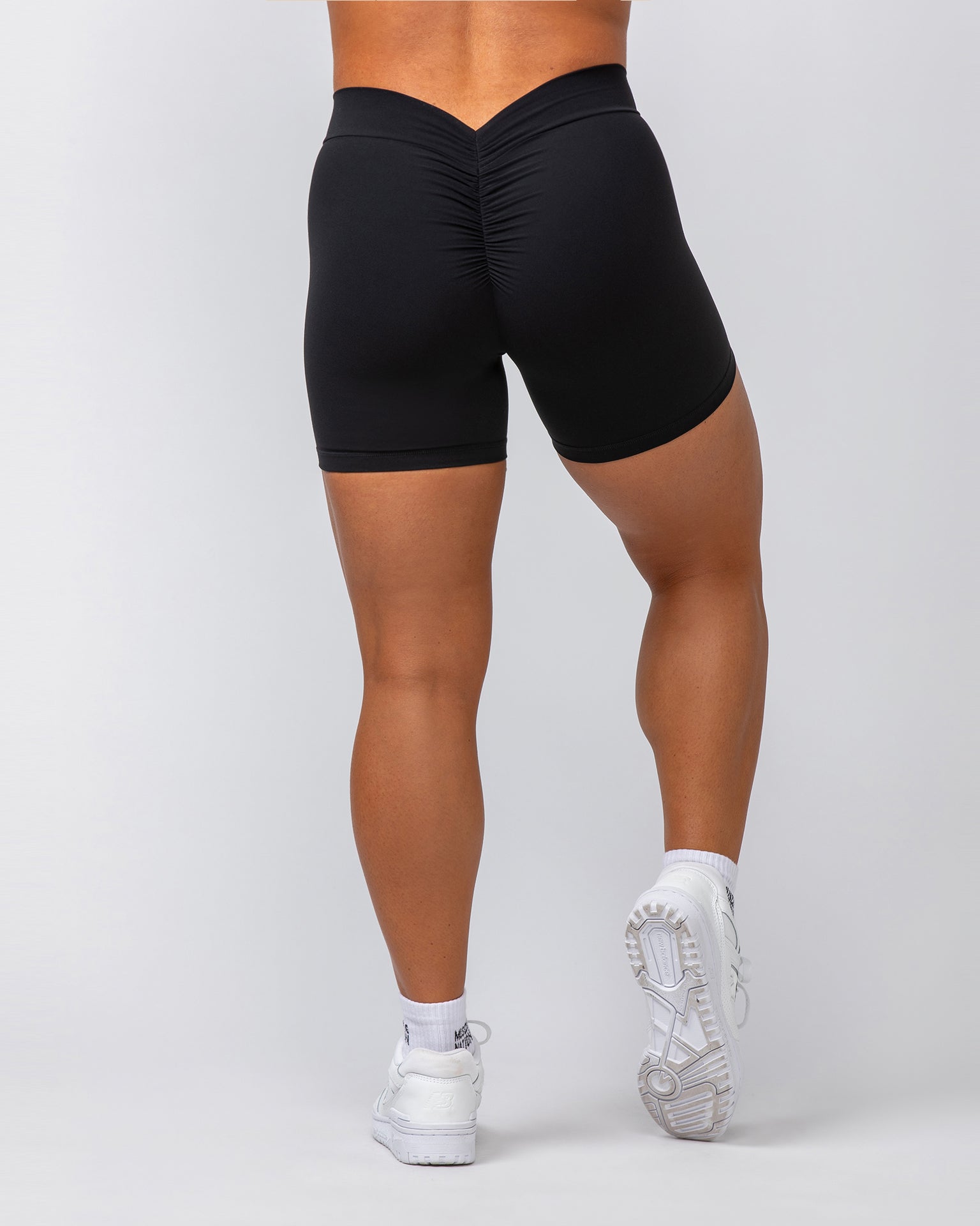 Deep Scrunch Midway Shorts - Black