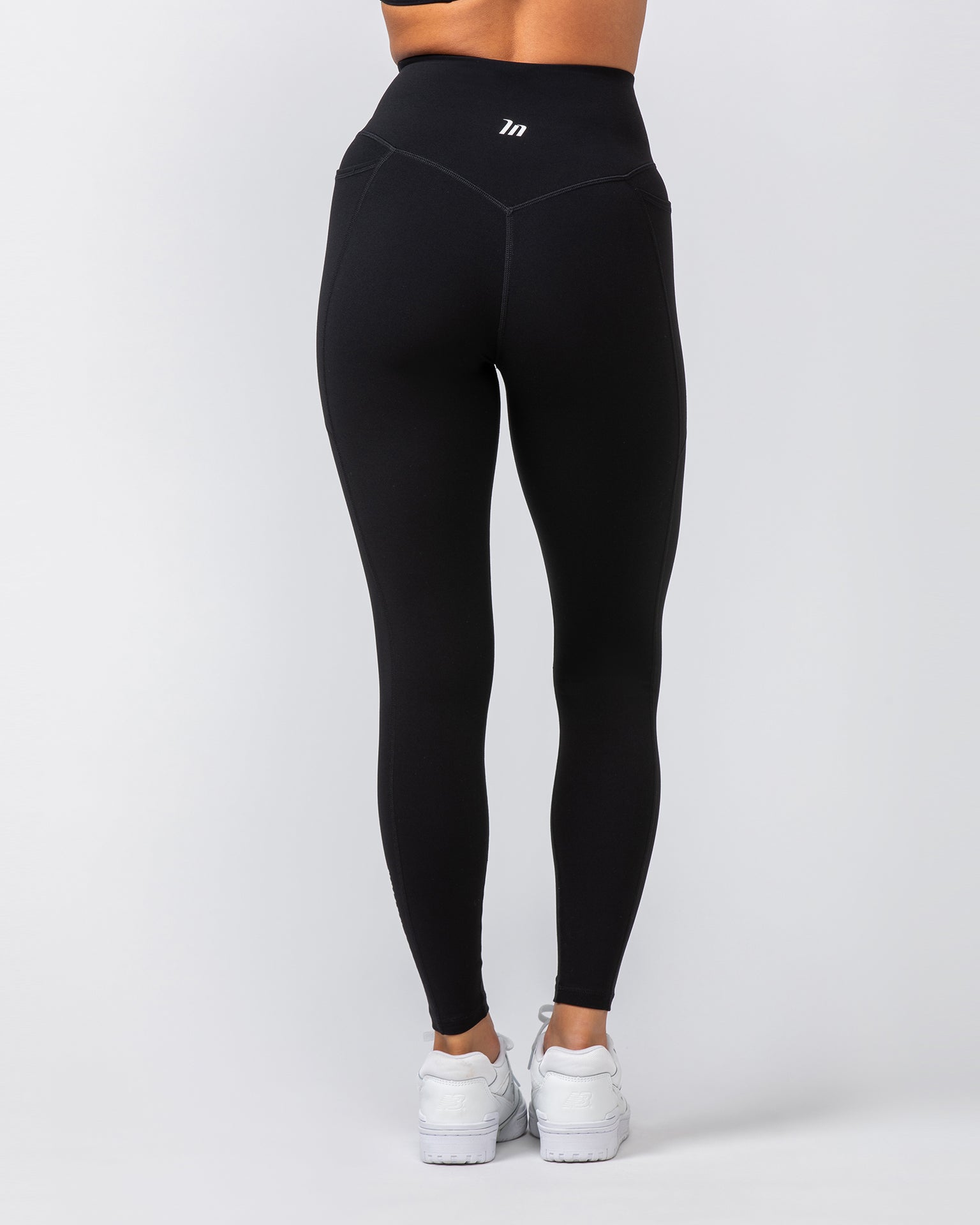 Agility Aura Pocket Ankle Length Leggings - Black