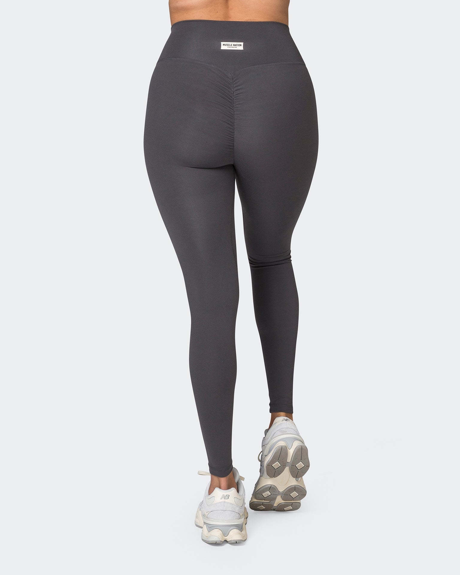 https://www.beactivewear.com.au/cdn/shop/files/muscle-nation-gym-leggings-game-changer-scrunch-full-length-leggings-phantom-38003796541609_1536x1920.jpg?v=1686368021