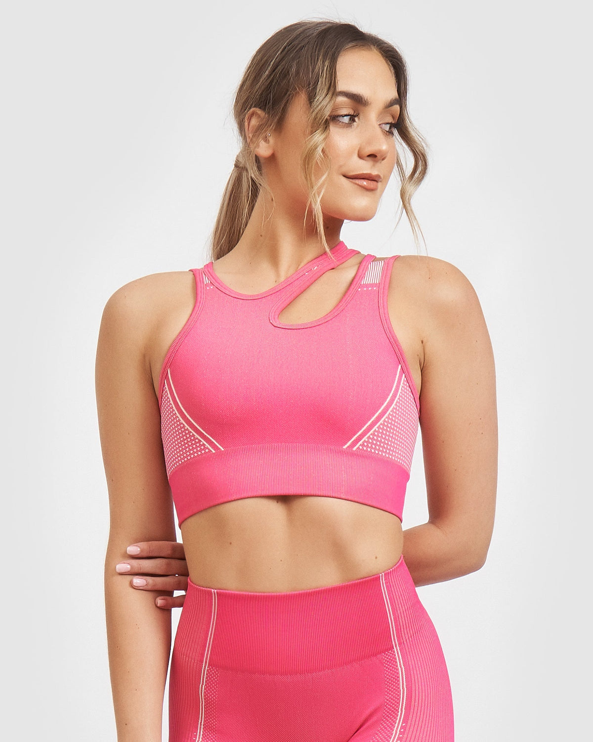 https://www.beactivewear.com.au/cdn/shop/products/core-trainer-activewear-core-trainer-lulu-active-bra-pink-37653979103401_1200x1500.jpg?v=1677407795