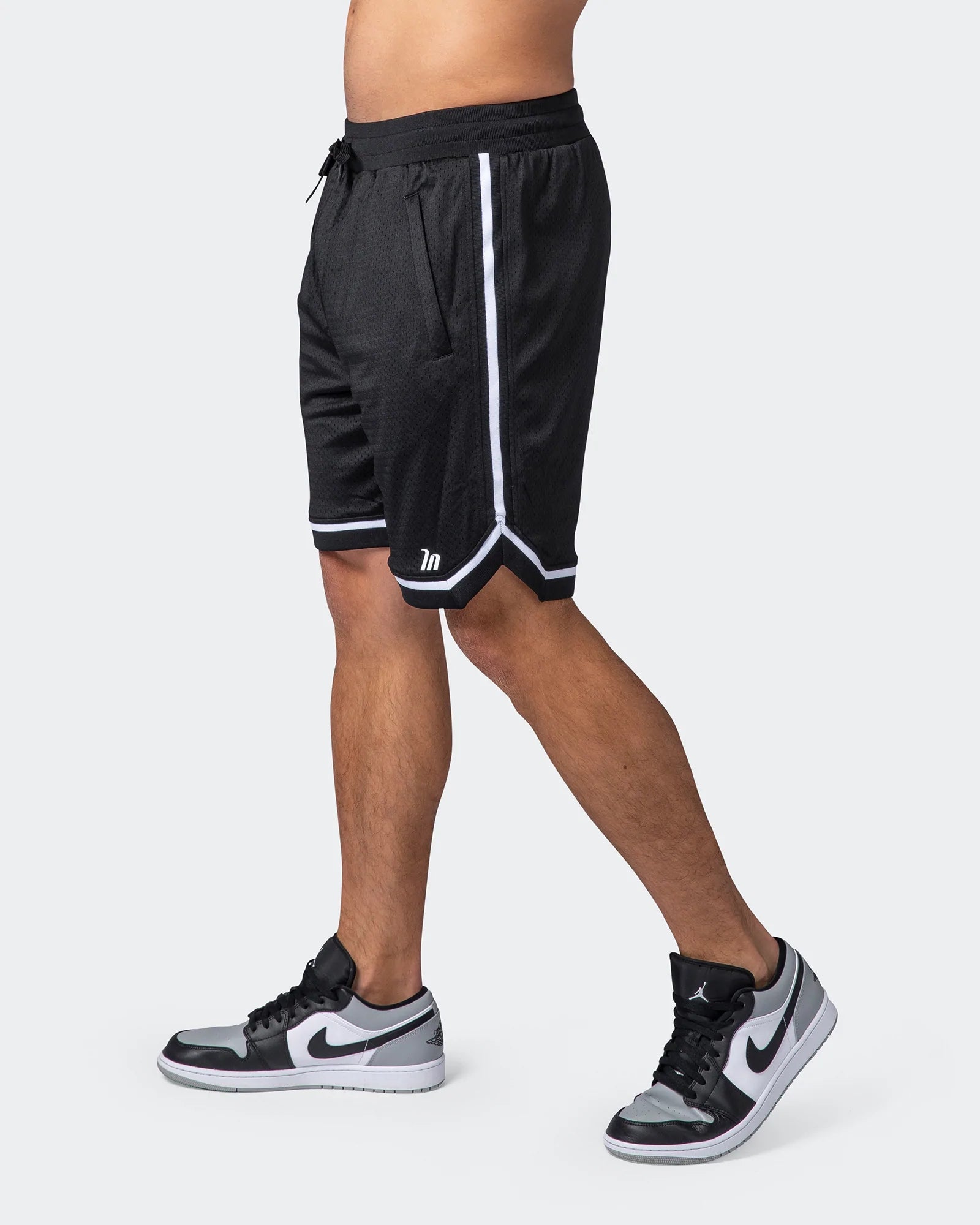 https://www.beactivewear.com.au/cdn/shop/products/musclenation-shorts-8-basketball-shorts-black-37011087491241_1600x2000.jpg?v=1665050622